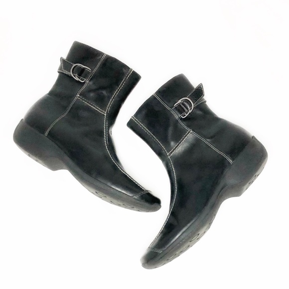 clarks short black boots